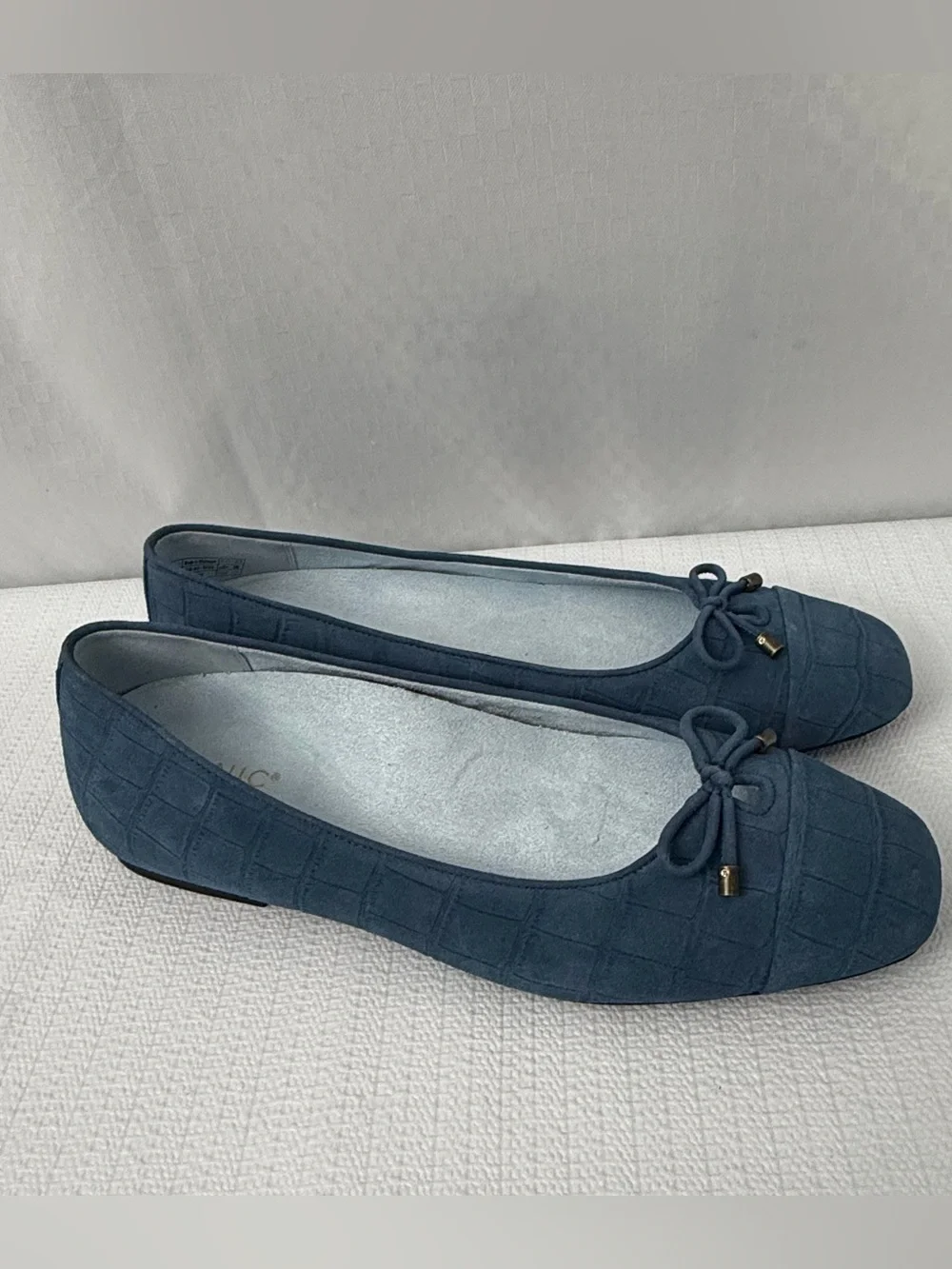 Vionic Klara Ballet Flat Women’s Size 12 Wide Dark Denim Croc Suede Blue Bow New